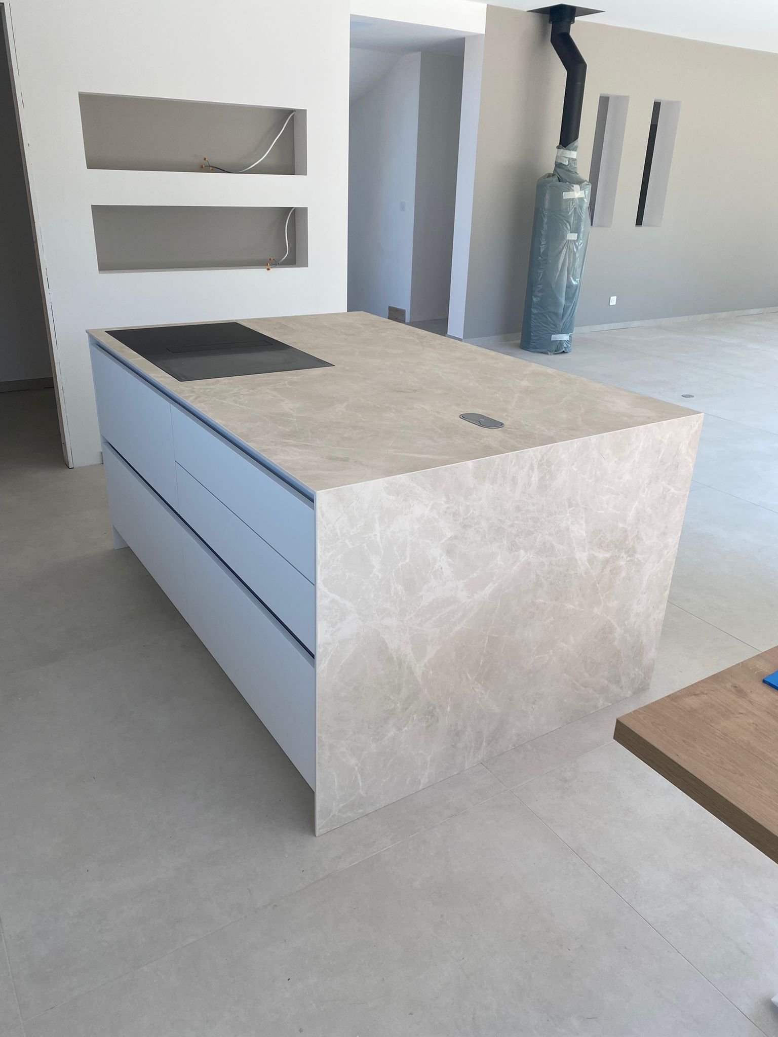 Réalisation Easy Stone — surface en pierre sur mesure