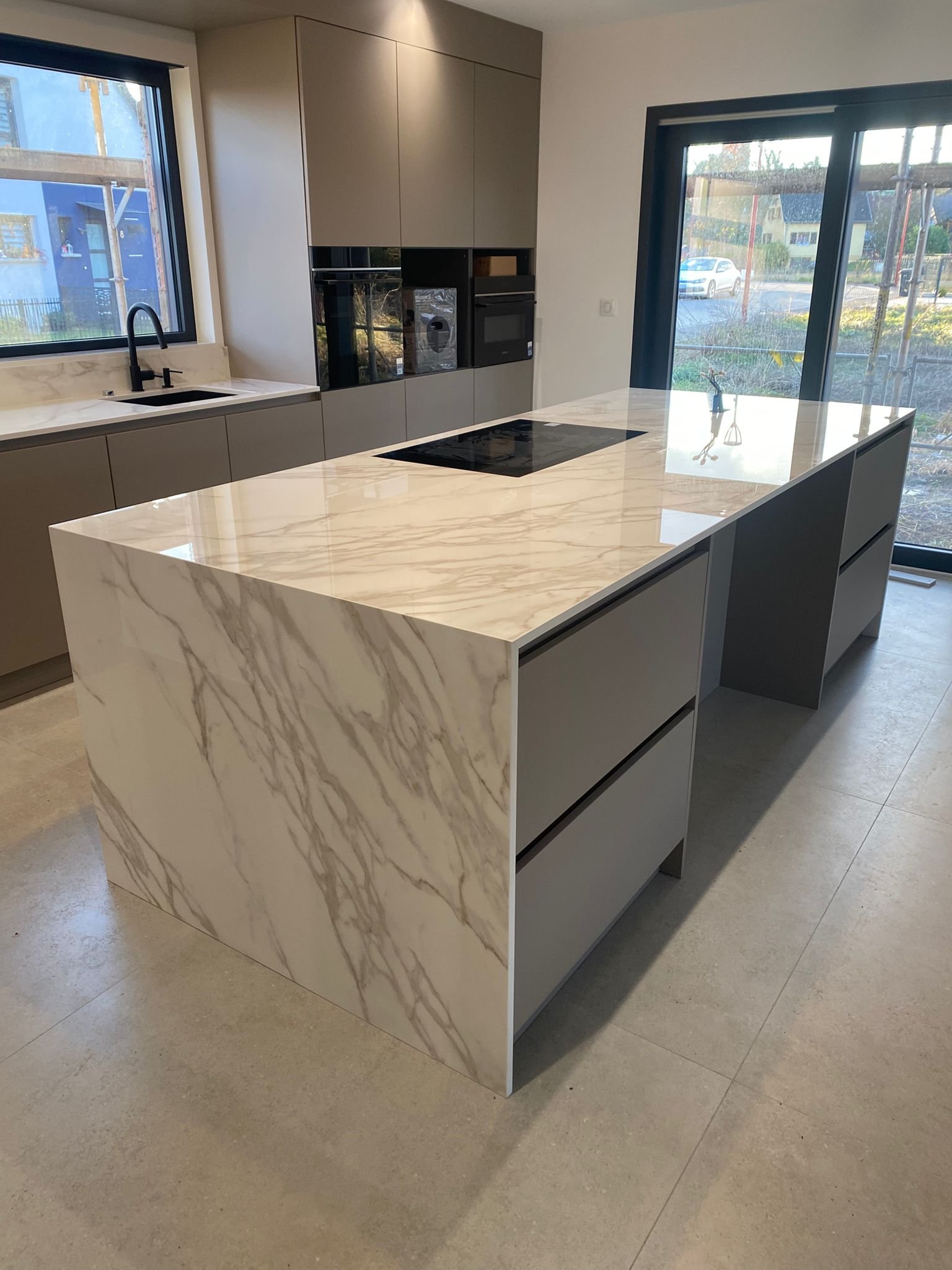Réalisation Easy Stone — surface en pierre sur mesure